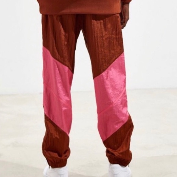 CHAMPION UO Exclusive Hoodie and Wind Pant Set - Picture 15 of 16